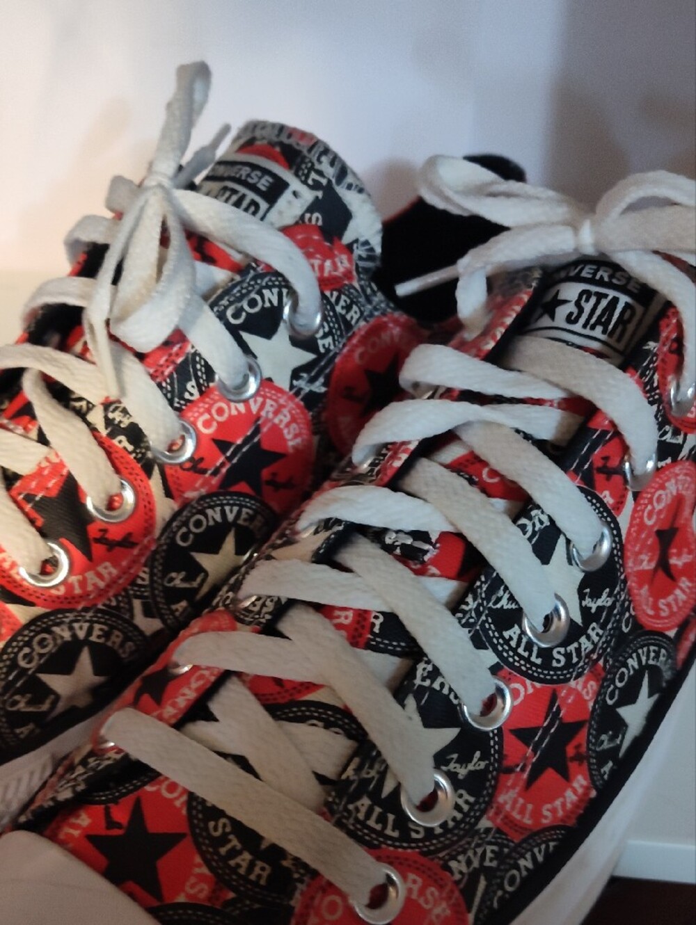 Converse Men's s Red, Black & White Logo Print Low-Top Sneakers RARE - Picture 2 of 9
